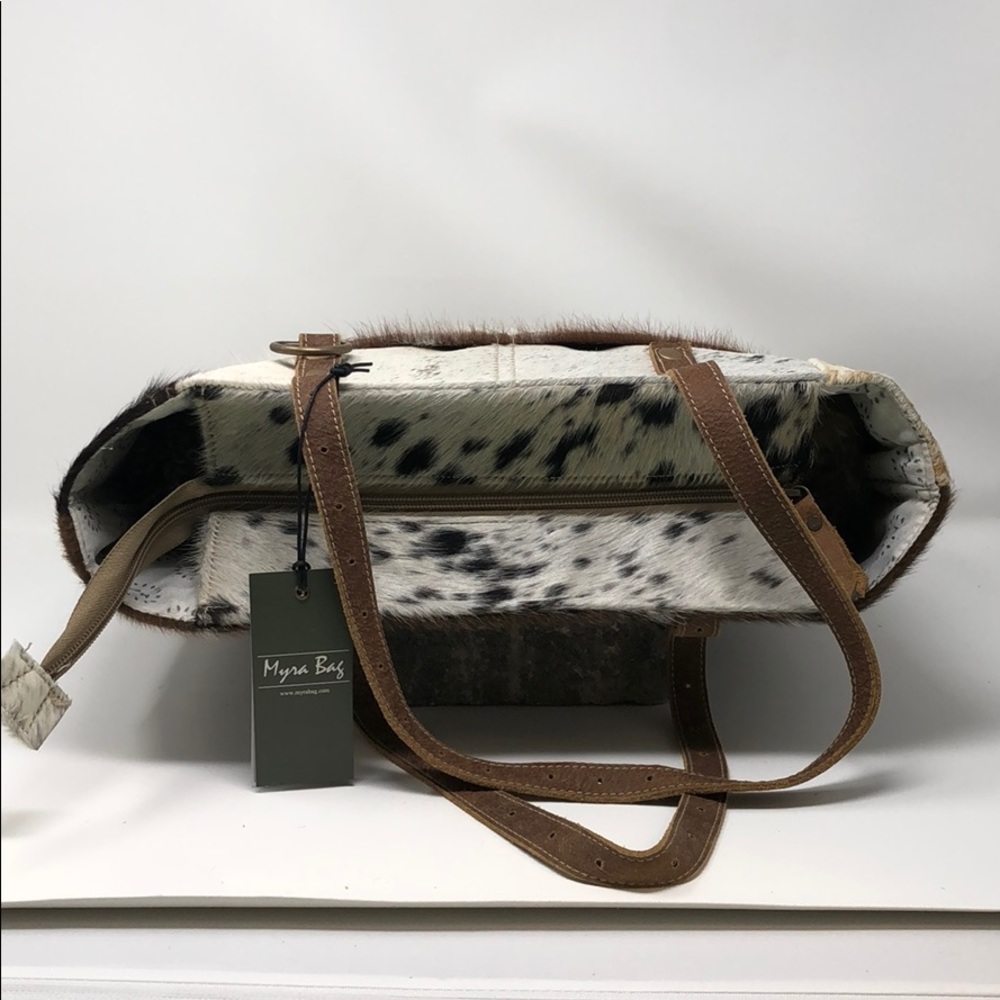 Cowhide Front Pocket Tote - Picture 6 of 7